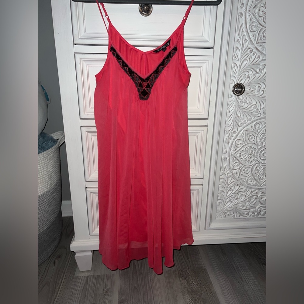 Express Free Flowing Dress - Picture 11 of 11
